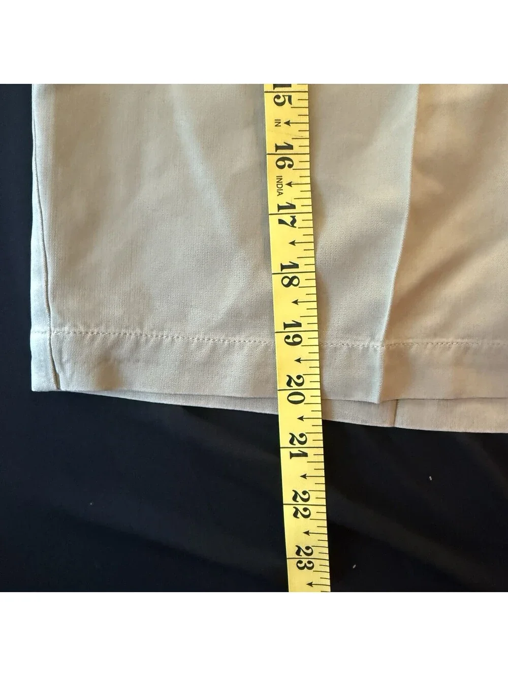 Tommy Bahama 100% Silk Shorts Men’s Size 36 Beige Khaki Luxury